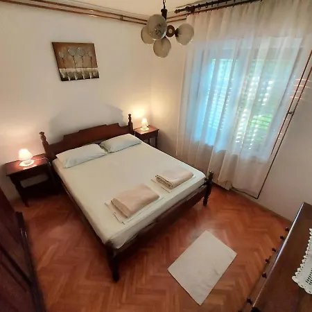 Big Pool In Apartment Pula