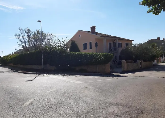 Big Pool In Apartman