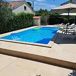 Appartamento Big Pool Apartment Pula *