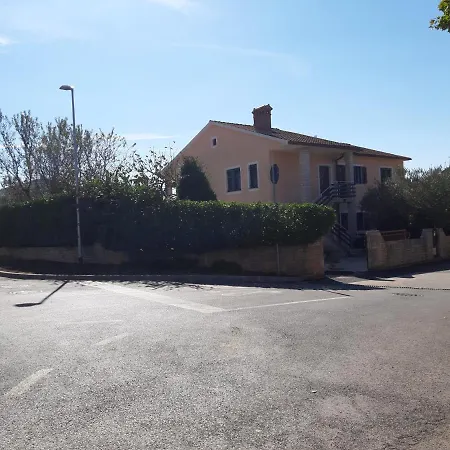 Big Pool In Lejlighed